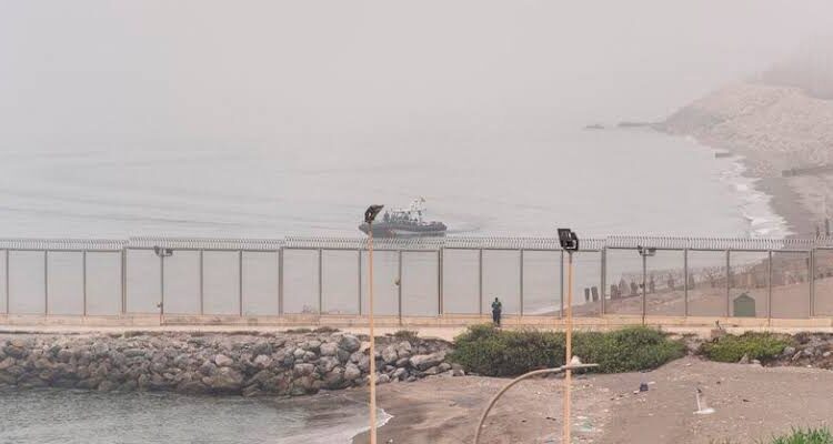  تورط صيادين في تهريب مهاجرين نحو سبتة المحتلة ينتهي بمآسٍ بحرية