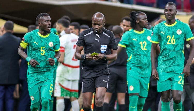  بعد تثبيت ندالا.. اتهامات لـ”الكاف” بالاستهتار وتحذيرات من تخريب نهائي الجيش وصنداونز