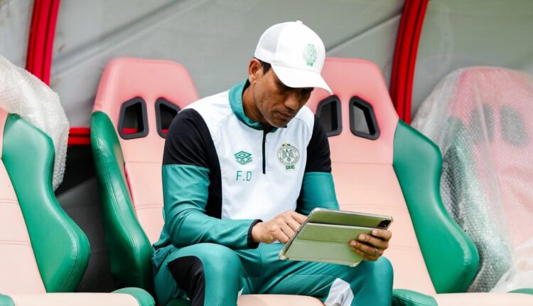  جماهير الرجاء تنتفض ضد الزيات وتطالب برحيل فادلو عاجلا