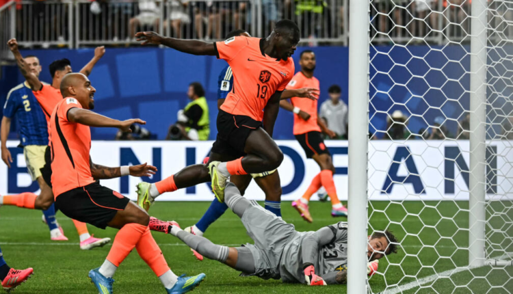  المنتخب الهولندي يقسو على السويد بخماسية