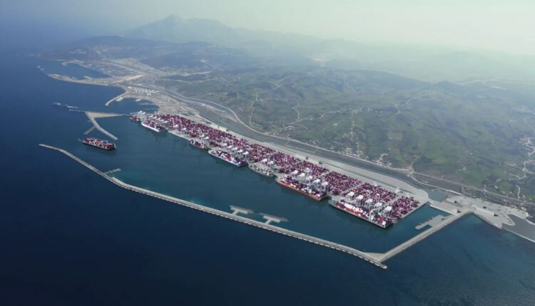  دعوات للتحقيق في تدبير النقل الدولي بعد شكاوى من اختناق ميناء طنجة المتوسط