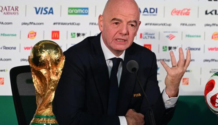  إنفانتينو يتهم منتقدي كأس العالم بنشر الكراهية