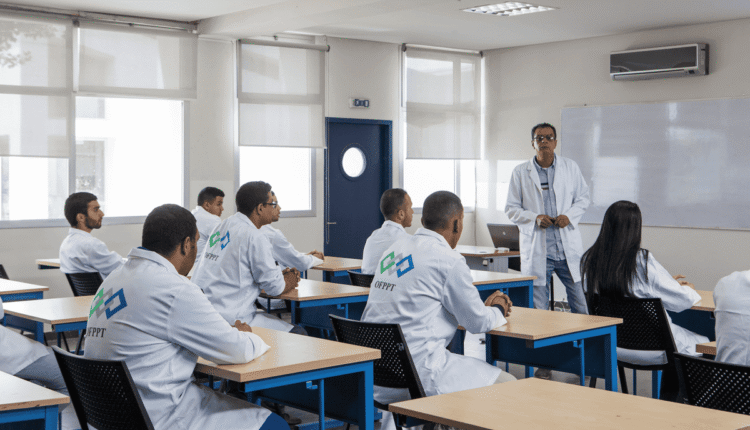 السكوري يكشف كواليس حل أزمة تعويضات علاج مستخدمي التكوين المهني