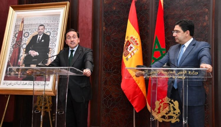  بوريطة يبلغ ألباريس بفتح تحقيق مغربي بشأن موجة العبور الجماعي إلى سبتة المحتلة