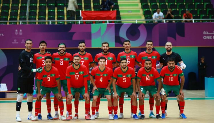  “أسود” القاعة يضعون اخر اللمسات